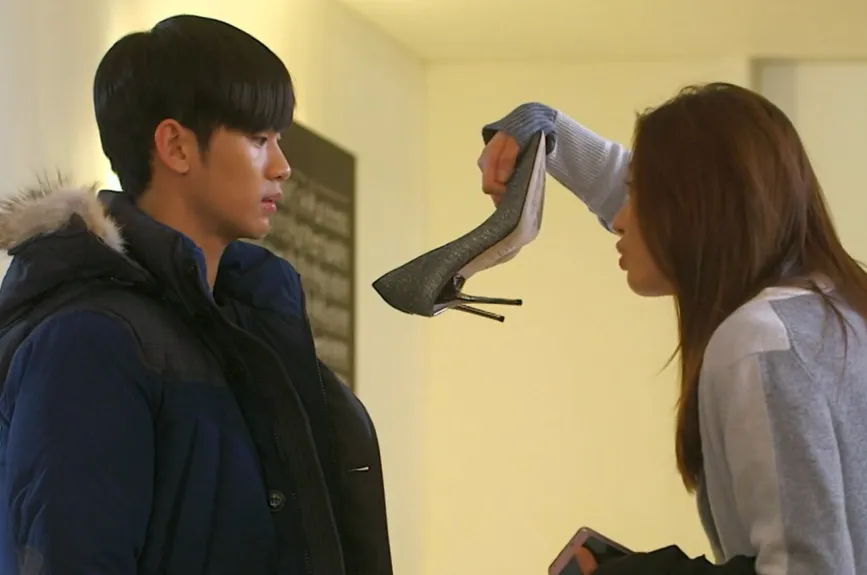Song Yi descubrió que Min Joon robó sus zapatos.
