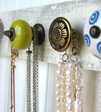 6 ideas para reemplazar el típico perchero de entrada por soluciones más vintage