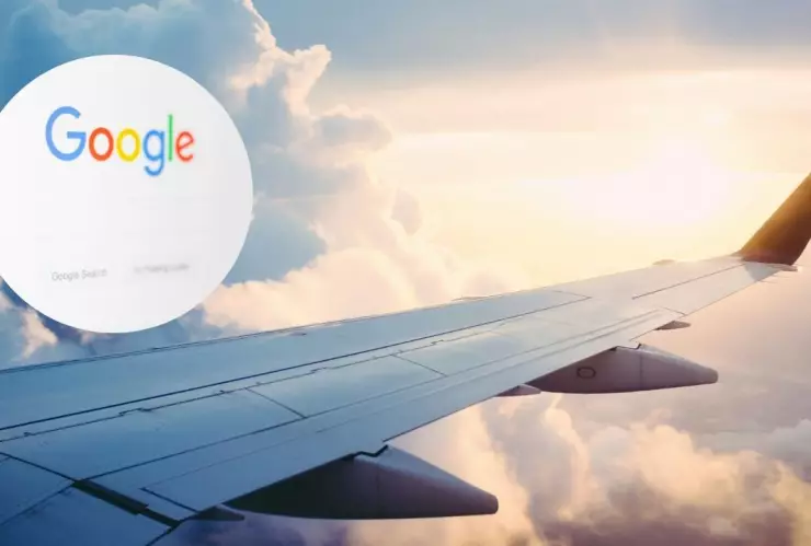 Ala de avión y captura de pantalla de Google.