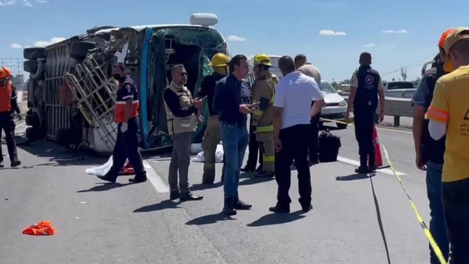 Vuelca autobús de pasajeros en la Silao-León.