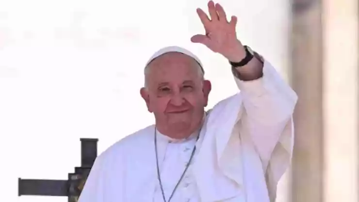 Así fue la REAPARICIÓN del Papa Francisco en la plaza de San Pedro hoy, domingo 6 de abril de 2025