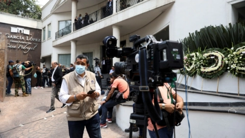 Velan restos de _Chabelo_ en funeraria en la CDMX