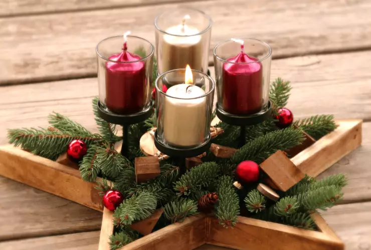 ¿Cuál es la primera vela que se enciende en la corona de adviento.png