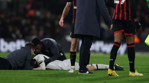 Tom Lockyer se desmaya en pleno partido entre Bournemouth y Luton 