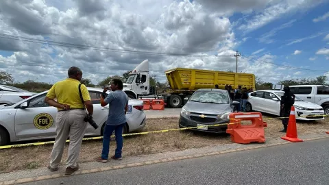 Denso tráfico vehicular por presunto homicidio en carretera a Cancún