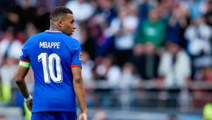 Mbappé le da la espalda a la federación