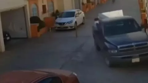 VIDEO Así una pareja se robó el colchón del motel en San Luis Potosí y se hace viral