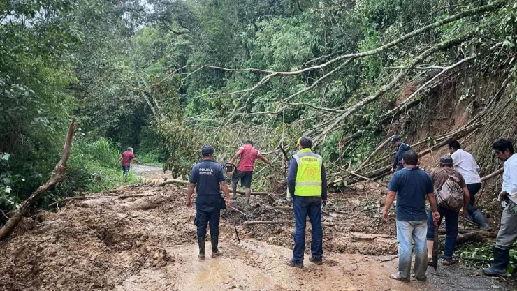 Carreteras dañadas en Oaxaca y Guerrero