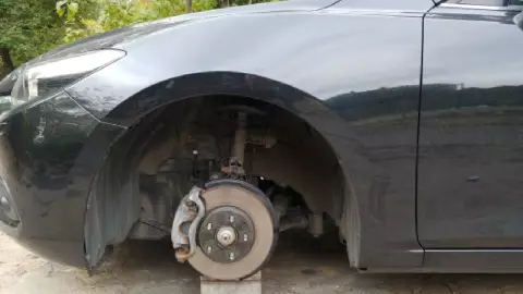 Policía CDMX realiza operativo contra robo de autopartes