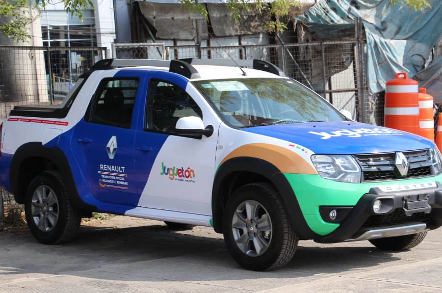 RENAULT. EL TRANSPORTE OFICIAL DE MILLONES DE SONRISAS