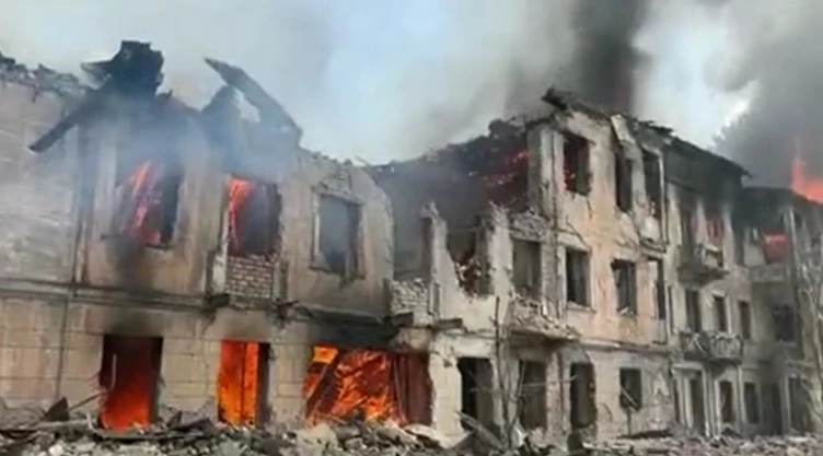 Rusia lanza otro ataque contra Ucrania. Bombardea una clínica en Dnipro: