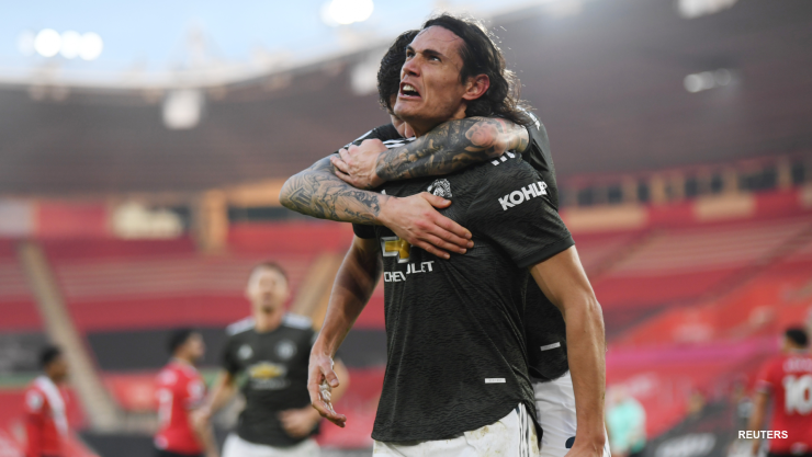 Edinson Cavani ante el Everton