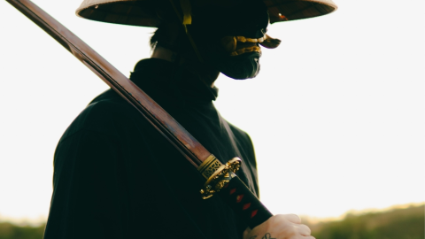 4 proverbios samurai para mantenerte de pie cuando sientas que todo se derrumba