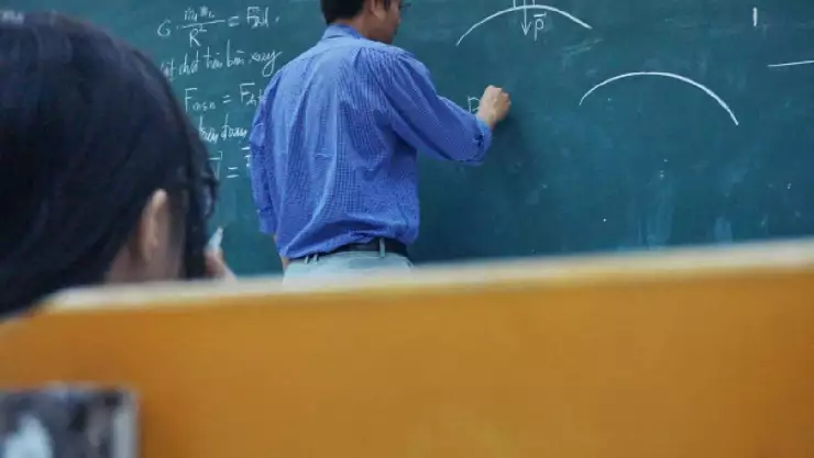 Maestro mata a golpes a un almuno por un error ortográfico