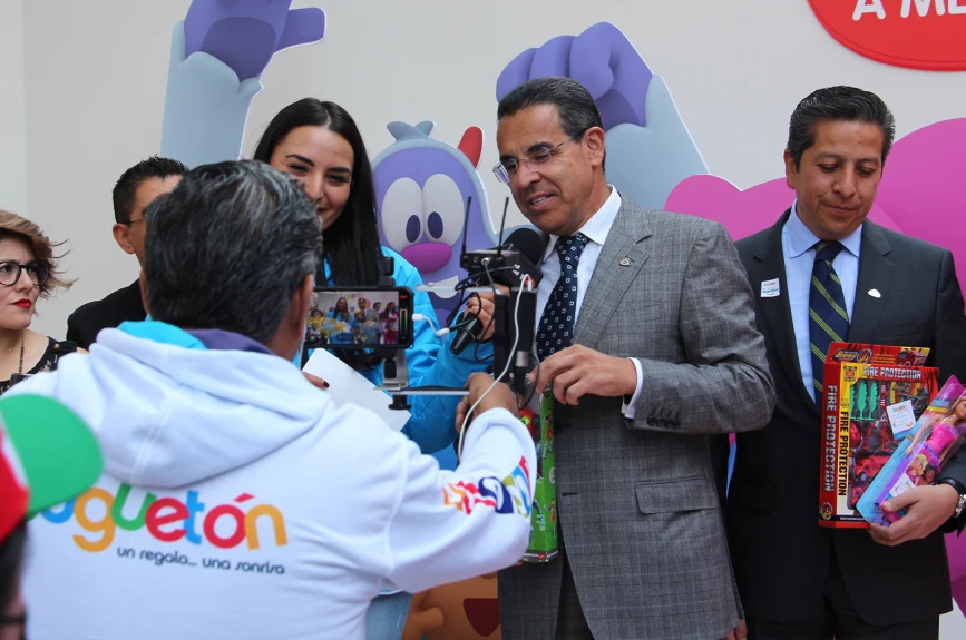 ¡Toda la familia de Banco Azteca se unió a la misión del Juguetón Azteca!