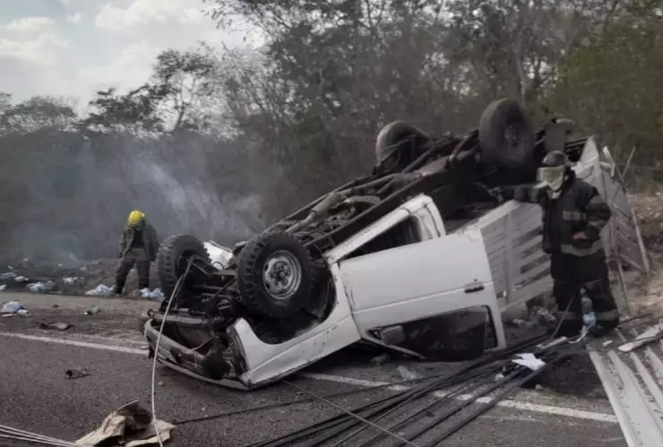 Se registra fuerte accidente en la Mérida-Campeche; hay 2 lesionados de gravedad