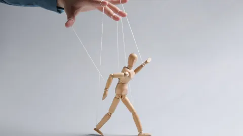 rasgos persona controladora