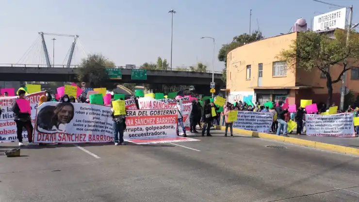Bloqueo comerciantes del centro.jpg