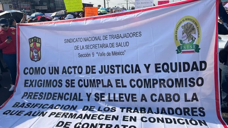 Trabajadores de la salud se manifiestan en Edomex