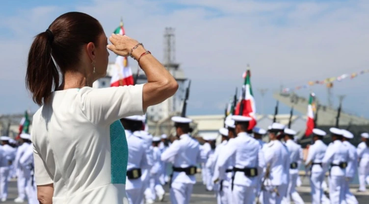 Sheinbaum Armada de México.jpg