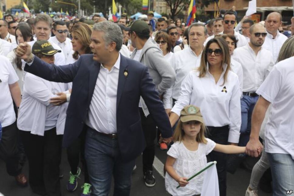 Colombianos en las calles para condenar violencia