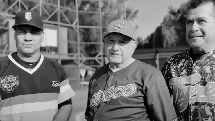 Un amor de toda la vida En esta posición jugaba AMLO cuando practicaba beisbol