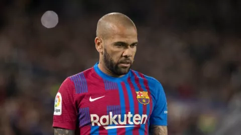 Dani Alves sale del Barcelona