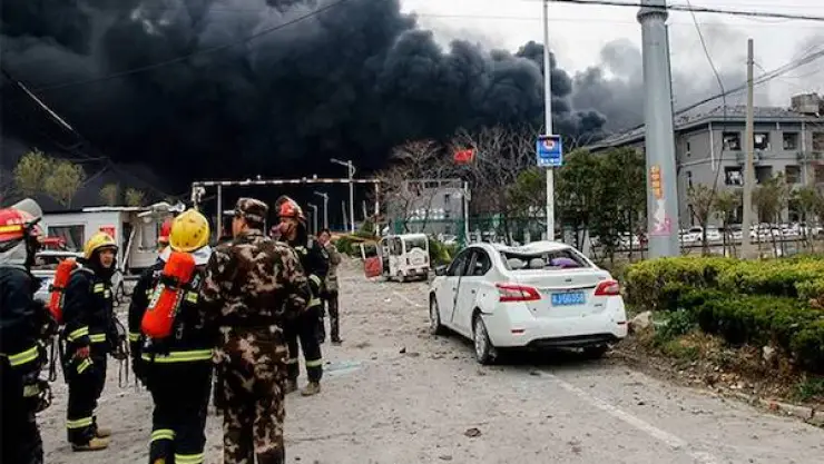 Sube a 44 los muertos por explosión en planta química de China