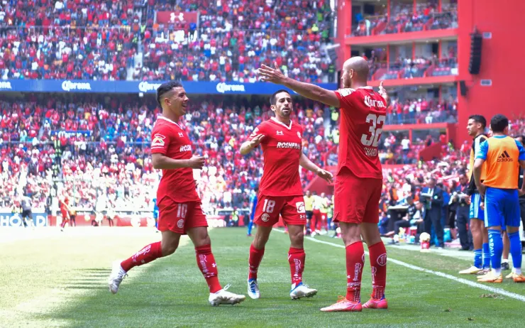 Jugadores de Toluca celebran en el C2023