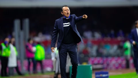 Juan Reynoso busca sacar a cuatro jugadores de Cruz Azul