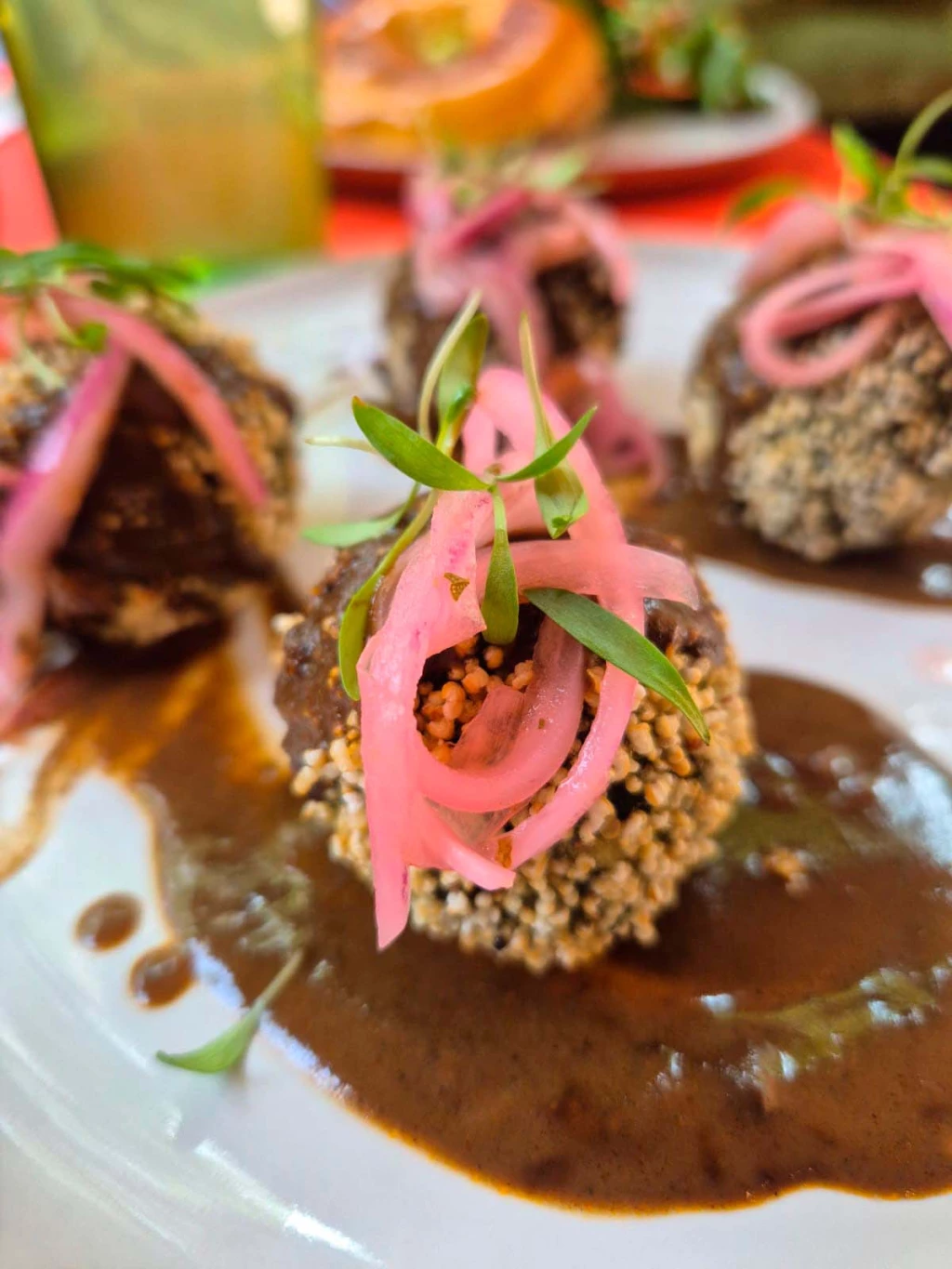 Buñuelos de huauzontle con mole oaxaqueño