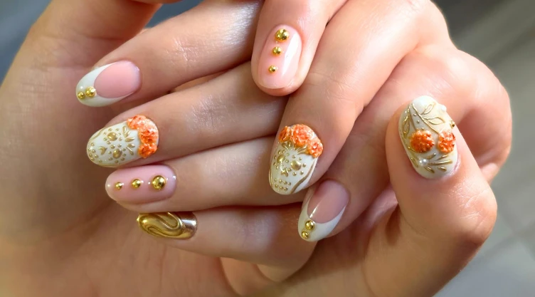 diseños de uñas inspiradas en la flor de Cempasúchil