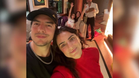 Aislinn Derbez celebra Navidad