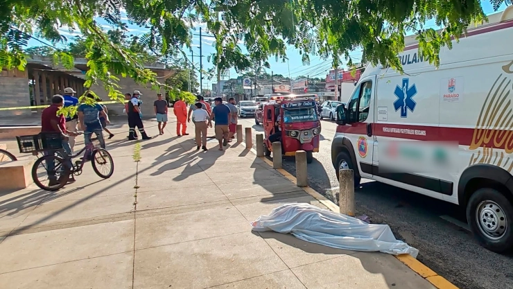Atropellan y matan a mujer en Paraíso, Tabasco; Fiscalía realiza levantamiento del cuerpo
