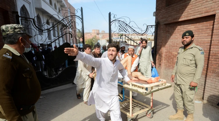 Pakistán mezquita ataque suicida