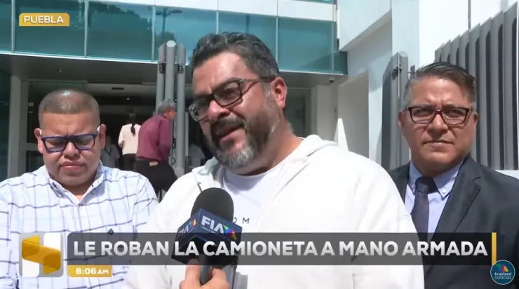 Caos por un auto: Le robaron su camioneta en Edomex y apareció en agencia de Puebla