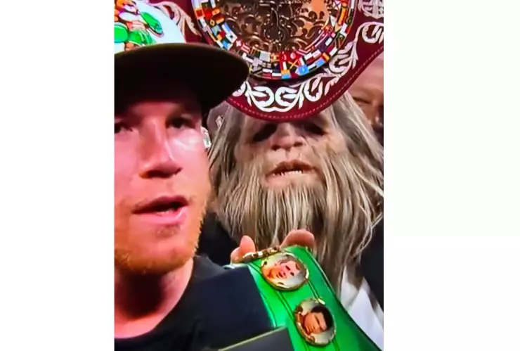 Canelo Álvarez estuvo acompañado de Joséjas, el sasquach