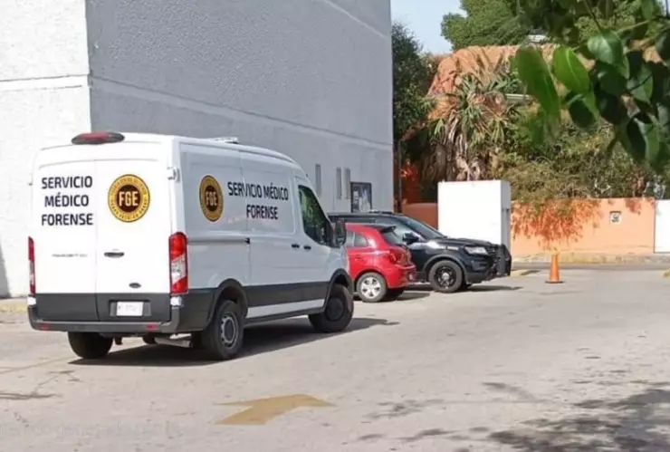 Cuerpo sin vida es hallado a las afueras de un supermercado del centro de Mérida