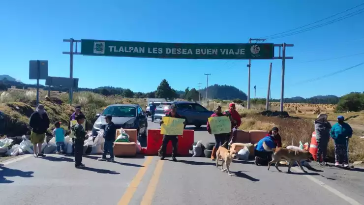 Bloqueo carretera federal México-Cuernavaca