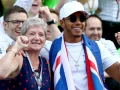 Carmen Larbalestier y Lewis Hamilton