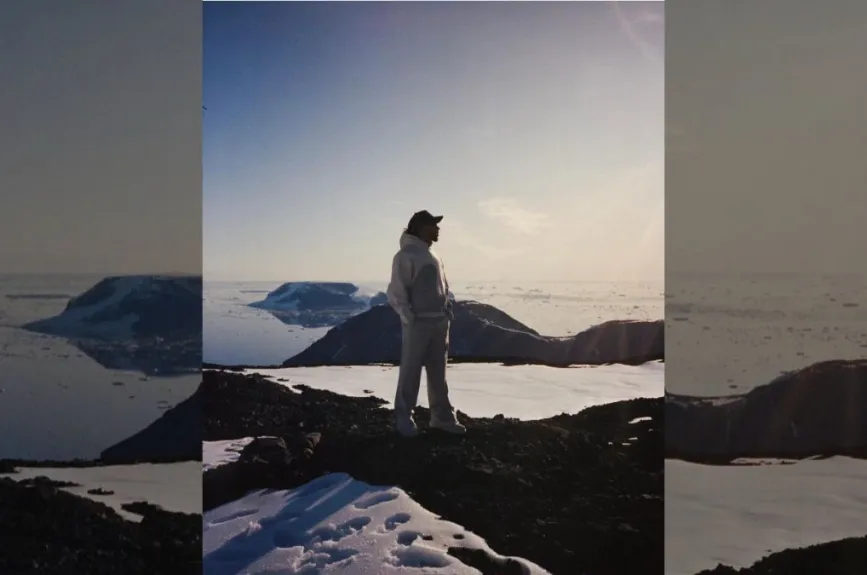 Lewis en la montaña.jpg