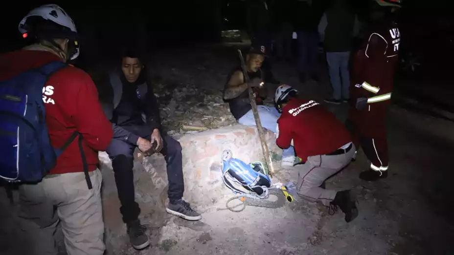 Rescatan a dos hombres en la Barranca de Huentitán