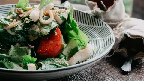 plato ensalada saludable