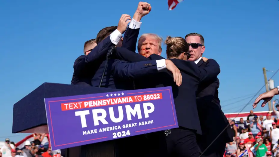 Trump luego de un atentado en Pensilvania.