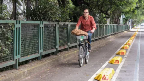 La ciclovía Coyoacán conecta con el Eje 8 Sur, el Eje 7 Sur y los ciclocarriles Luz Saviñón, Pilares y Miguel Laurent