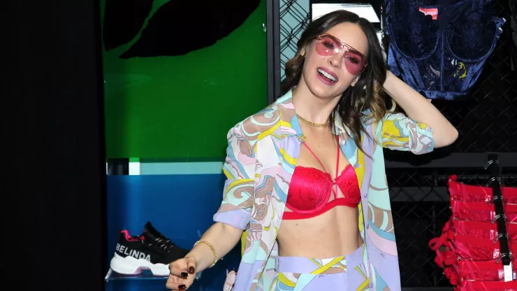 Belinda habría escapado en una maleta para no hablar de Christian Nodal