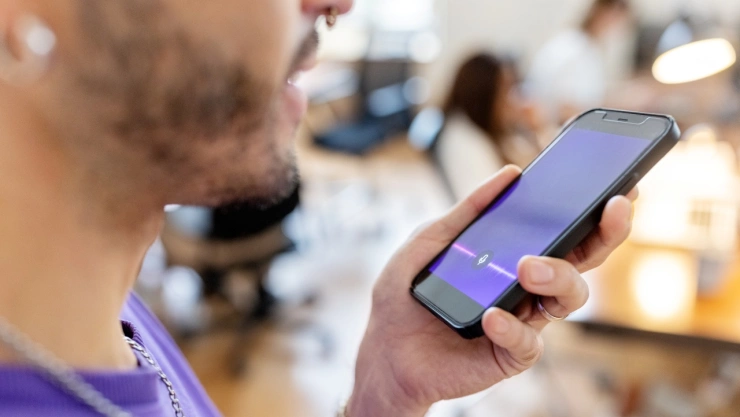 El truco para mandar mensajes de WhatsApp sin tocar el teléfono