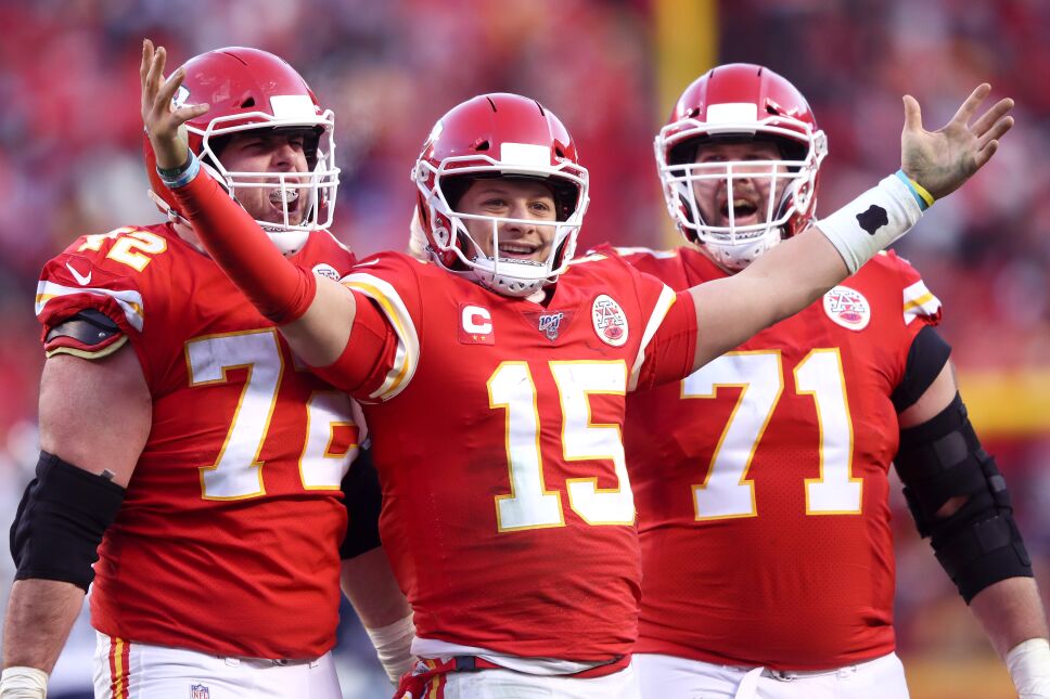 Mitchell Schwartz, Eric Fisher y Patrick Mahomes