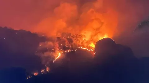 Suspenden clases y habilitan albergue por incendio en Tepozteco