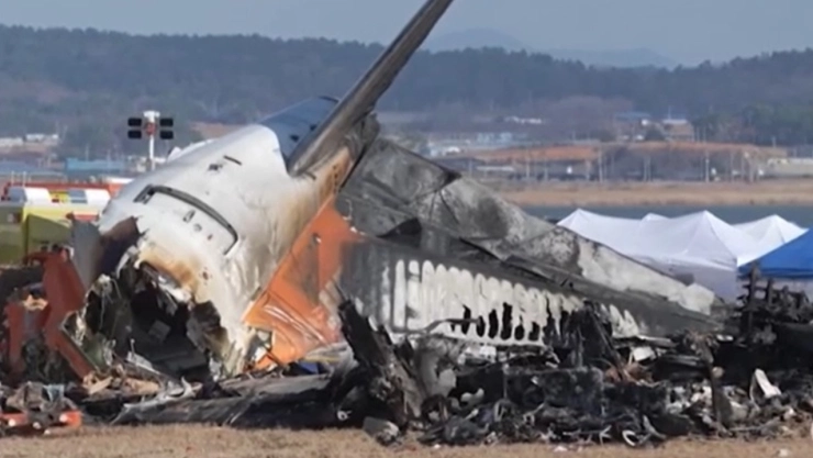 Expertos internacionales investigan el accidente aéreo más grave en Corea del Sur